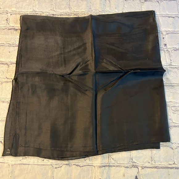 VINTAGE RAYON AND SILK HAND ROLLED MADE IN JAPAN BLACK SQUARE SCARF - Picture 1 of 5